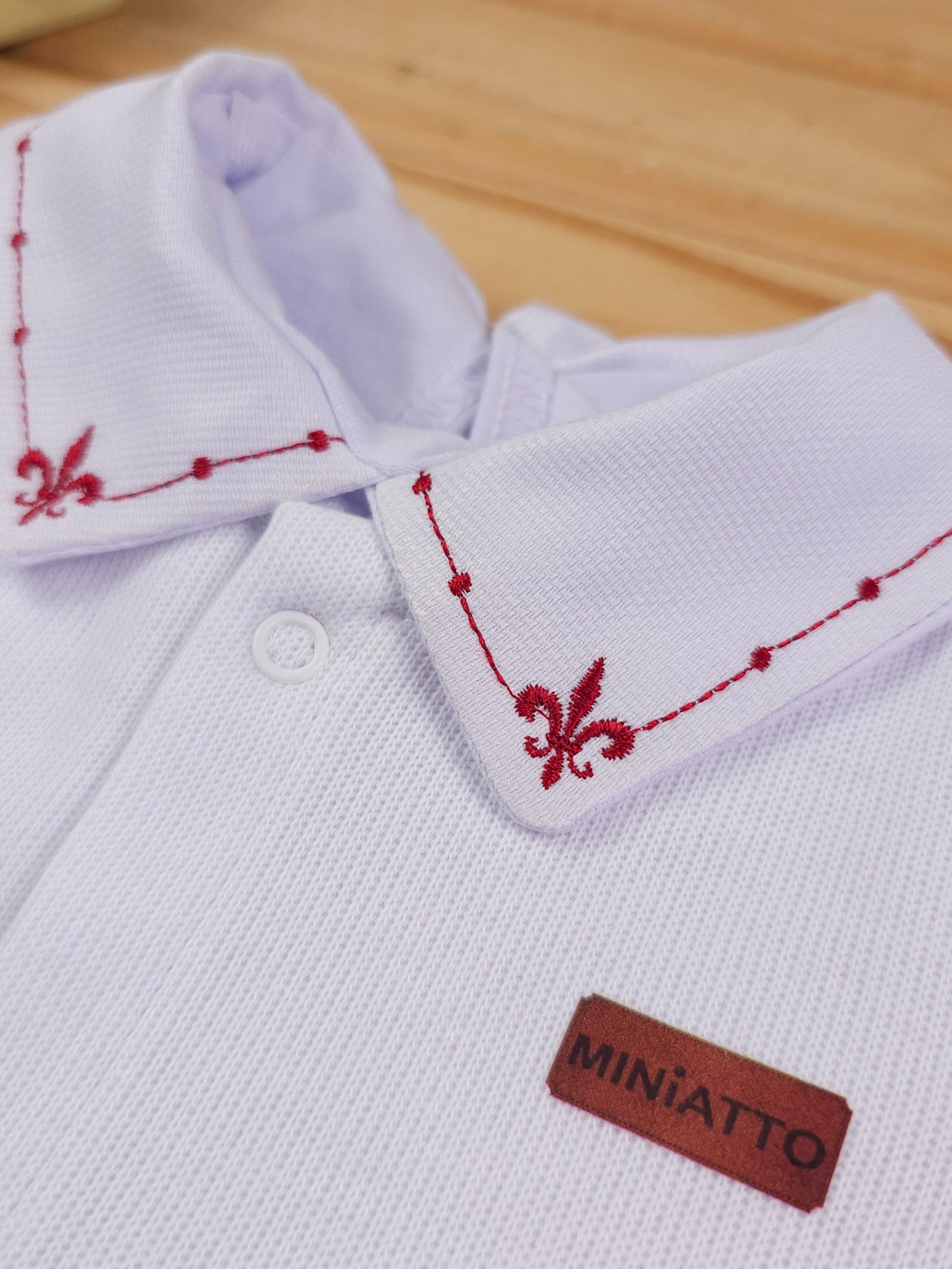 Kit Saida Maternidade Bebê Macacão em Tricotil e Body Bordado Algodão