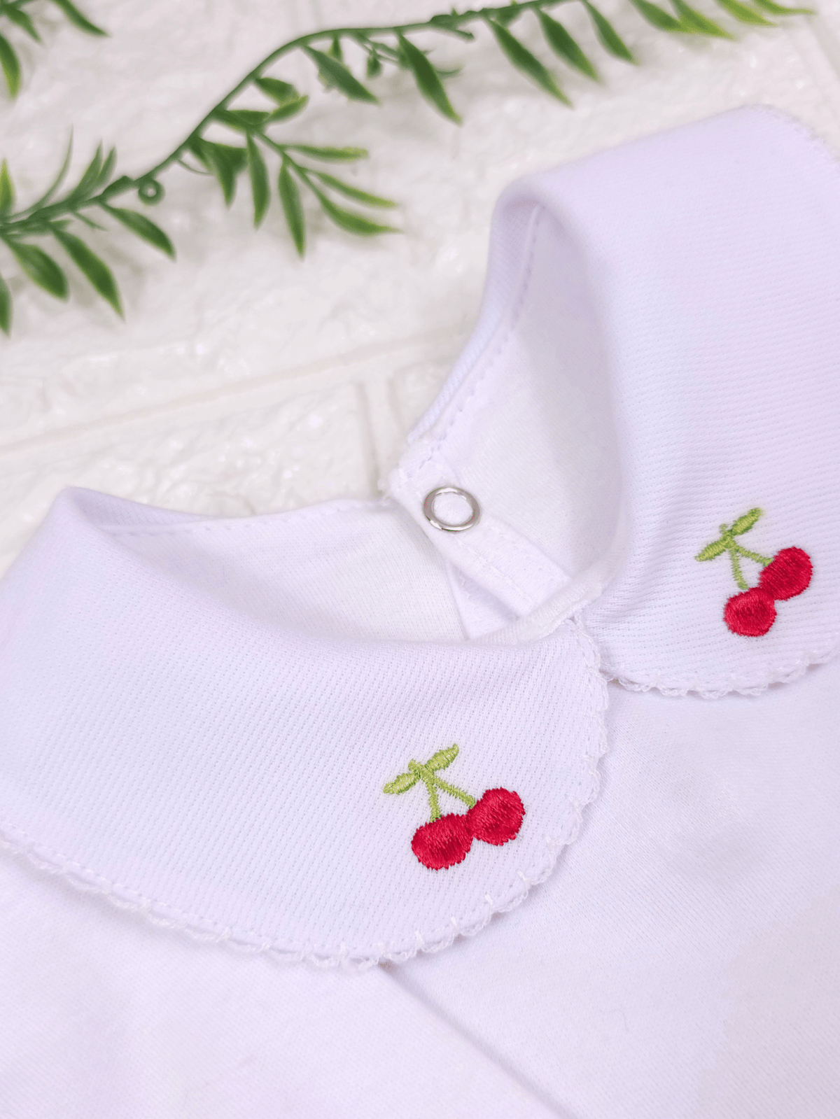 Body Bebê Menina Branco com Gola Cereja Delicado Manga Longa 100% Algodão