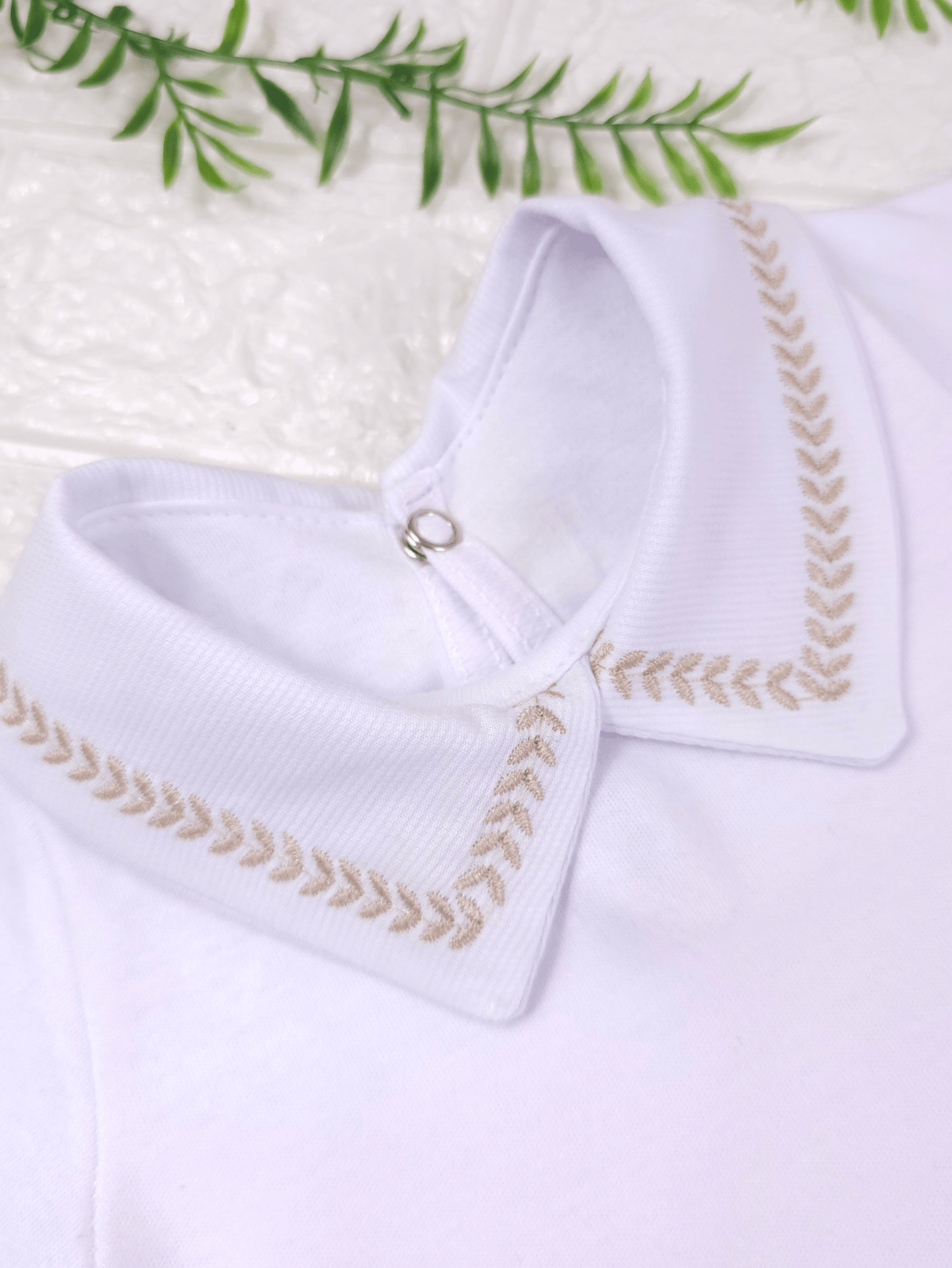 Body Bebê Menino Branco com Gola Polo Trigal Cappuccino Manga Curta 100% Algodão