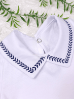 Body Bebê Menino Branco com Gola Polo Trigal Marinho Manga Curta 100% Algodão