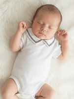 Body Bebê Menino Branco com Gola Polo Trigal Marinho Manga Curta 100% Algodão