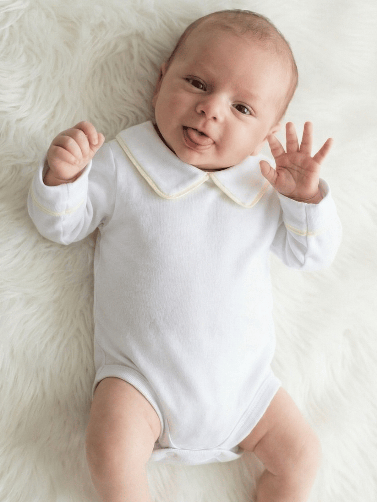 Body Bebê Menino Branco com Gola Polo Vivo Amarelo Manga Longa 100% Algodão