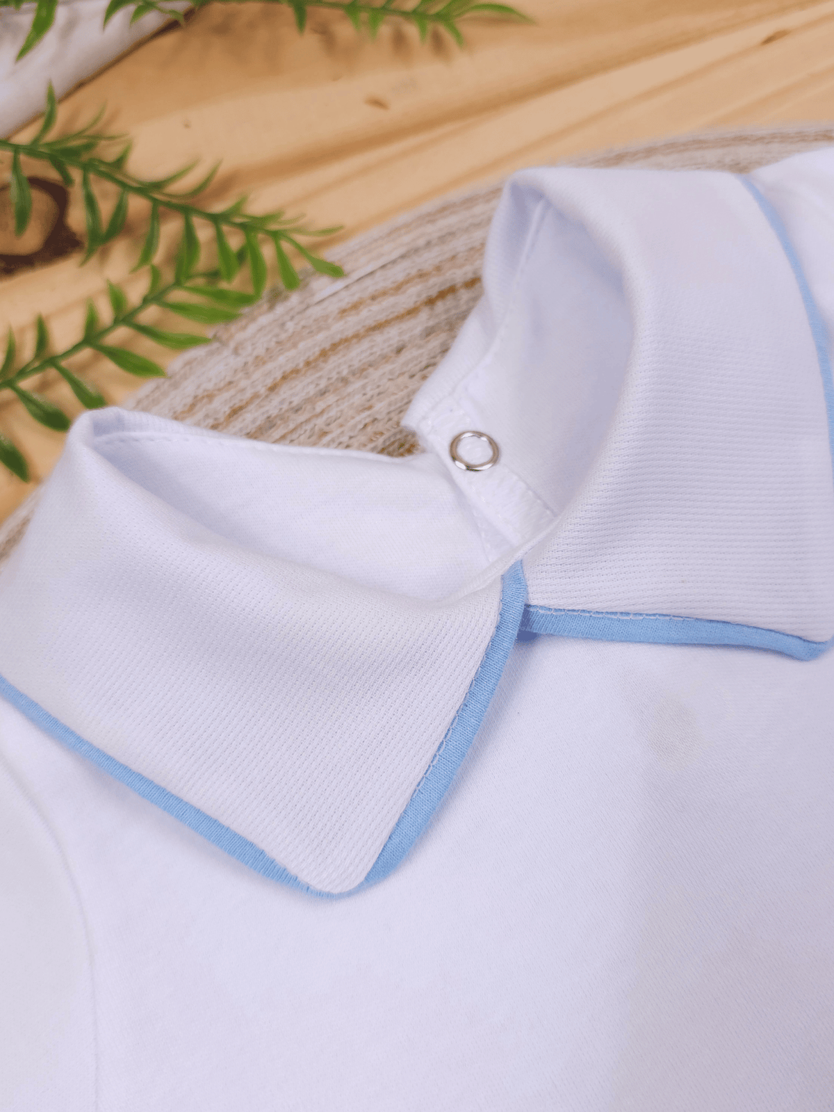 Body Bebê Menino Branco com Gola Polo Vivo Azul Manga Longa 100% Algodão
