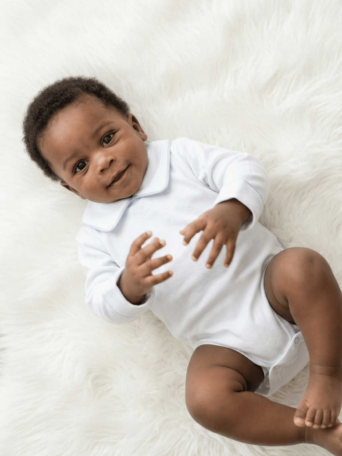 Body Bebê Menino Branco com Gola Polo Vivo Azul Manga Longa 100% Algodão