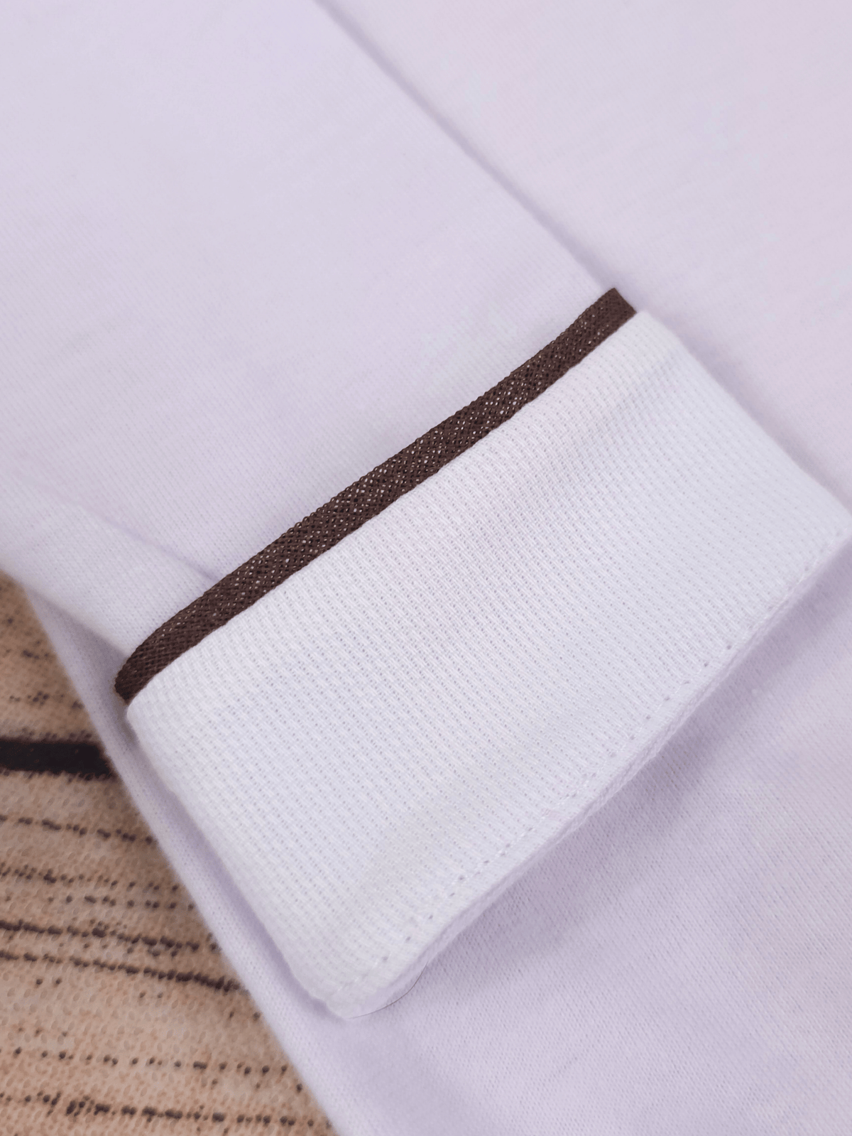 Body Bebê Menino Branco com Gola Polo Vivo Café Manga Longa 100% Algodão