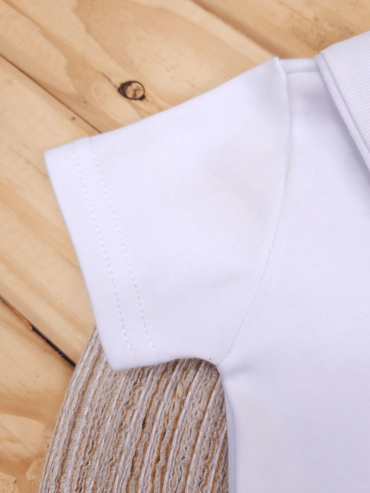 Body Bebê Menino Branco com Gola Polo Vivo Branco Manga Curta 100% Algodão