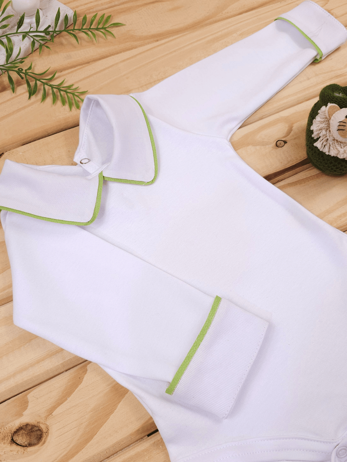 Body Bebê Menino Branco com Gola Polo Vivo Verde Manga Longa 100% Algodão