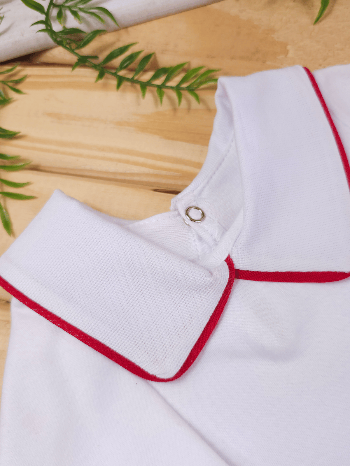 Body Bebê Menino Branco com Gola Polo Vivo Vermelho Manga Longa 100% Algodão