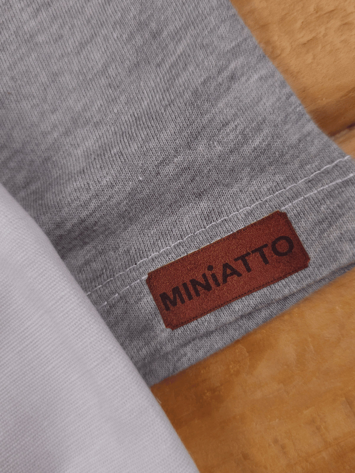 Conjunto Bebê Menino Verão Camiseta Algodão 100% + Short Linho Cinza Mescla/Branco (0-4)