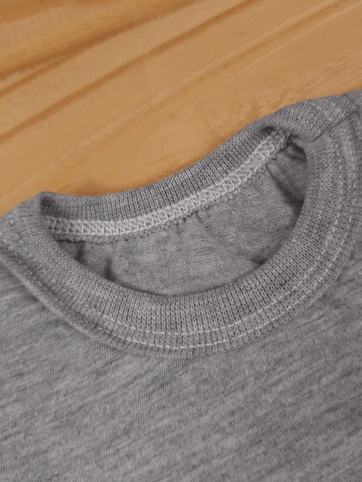 Conjunto Bebê Menino Verão Camiseta Algodão 100% + Short Linho Cinza Mescla/Branco (0-4)