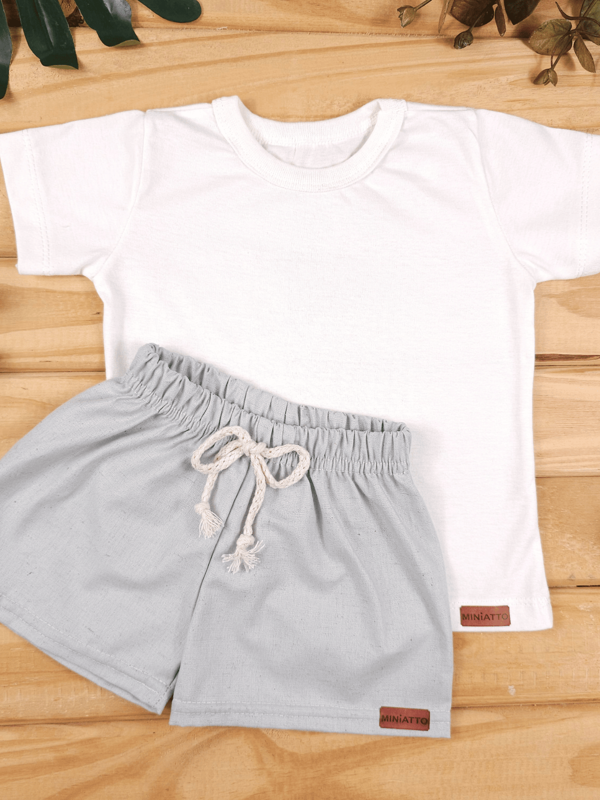 Conjunto Bebê Menino Verão Camiseta Algodão 100% + Short Linho Off-White/Cinza (0-4)