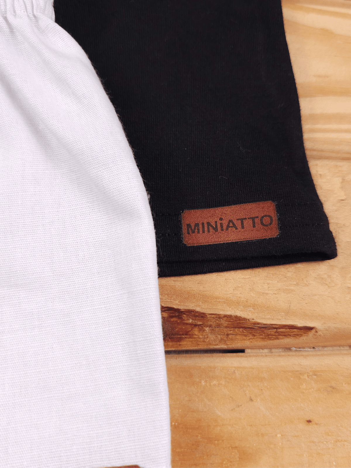 Conjunto Bebê Menino Verão Camiseta Algodão 100% + Short Linho Preto/Branco (0-4)