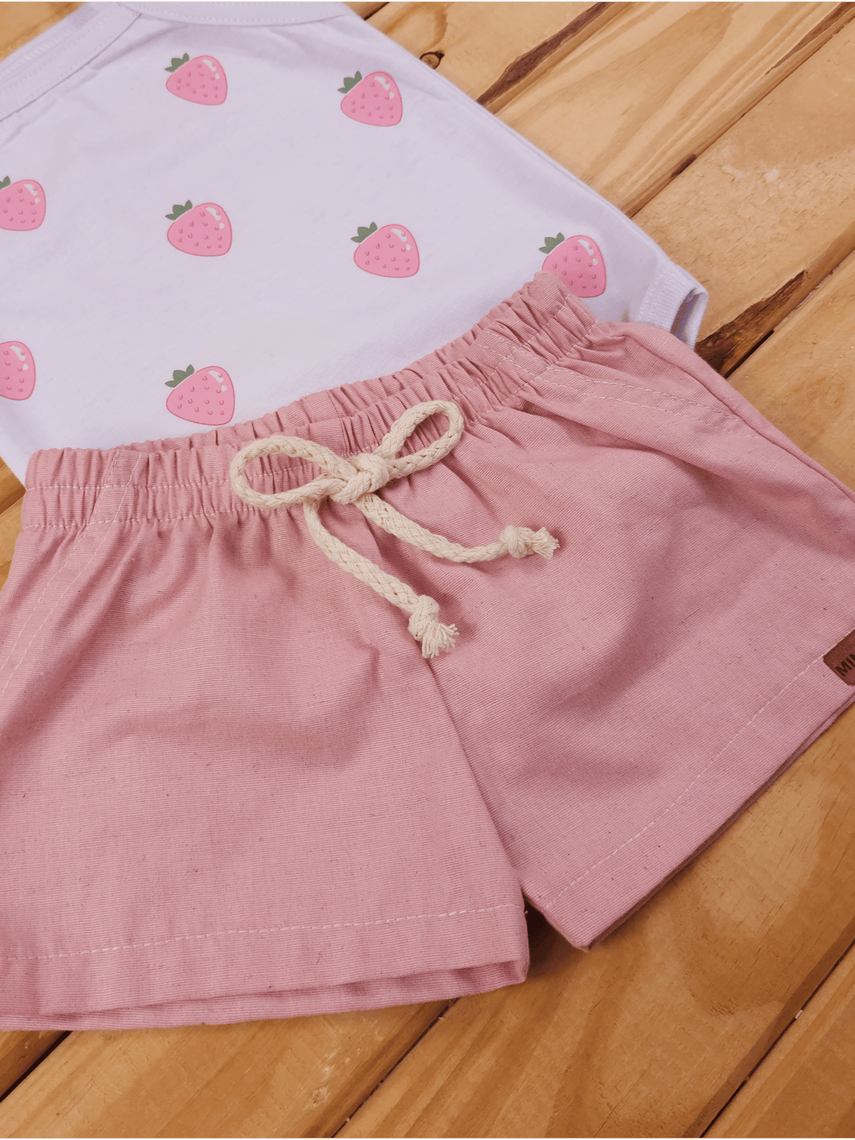 Conjunto Bebê Menina Body Alcinha Moranguinho e Short Linho