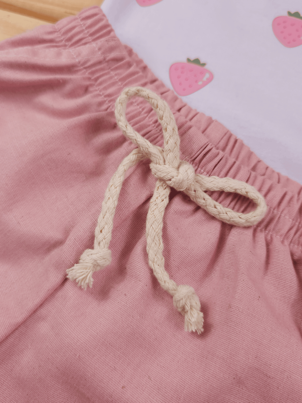 Conjunto Bebê Menina Body Alcinha Moranguinho e Short Linho
