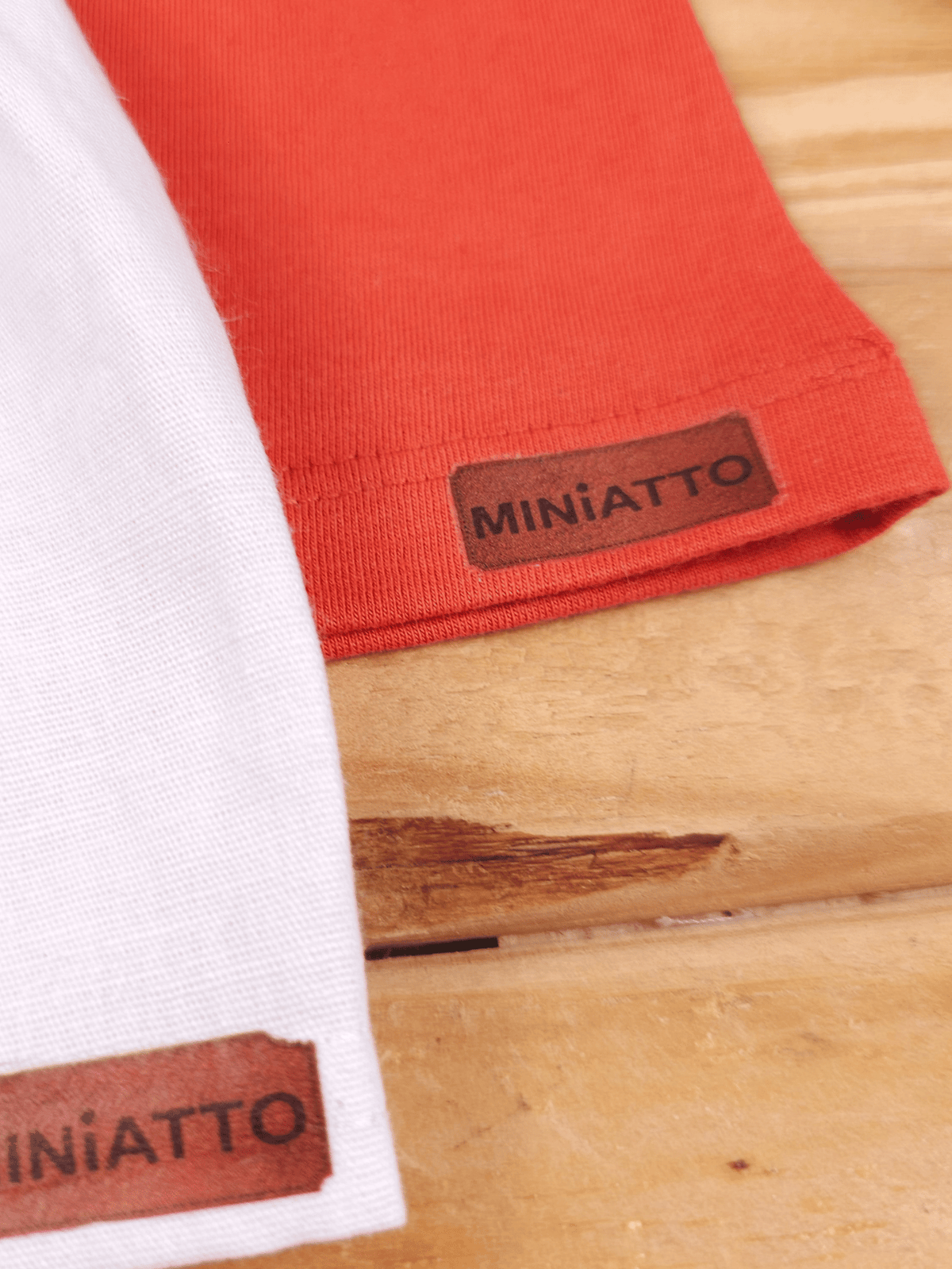 Conjunto Bebê Menino Verão Camiseta Algodão 100% + Short Linho Laranja Ferrugem/Branco (0-4)