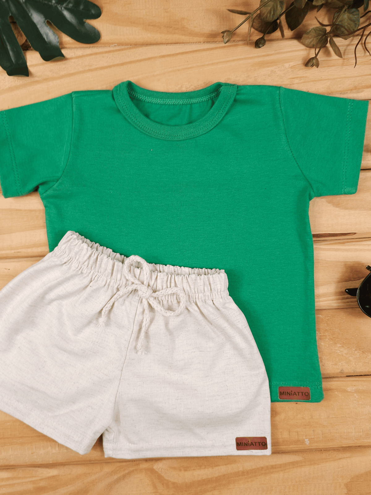 Conjunto Bebê Menino Verão Camiseta Algodão 100% + Short Linho Verde/Off-White (0-4)