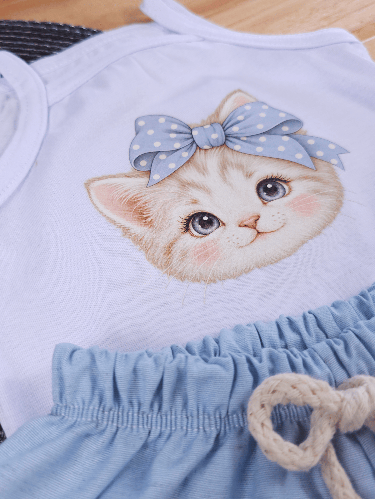 Conjunto Bebê Menina Gatinha Body Alcinha e Short Linho Azul