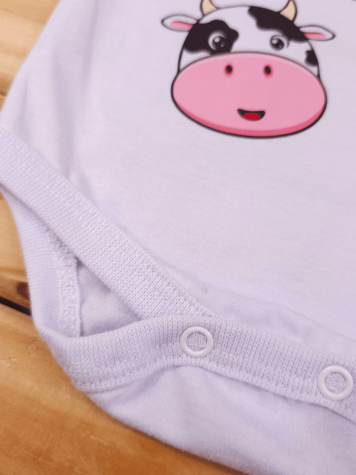 Conjunto Bebê Menina Body de Alcinha com Vaquinha e Short Rosa Babadinho Mesversário