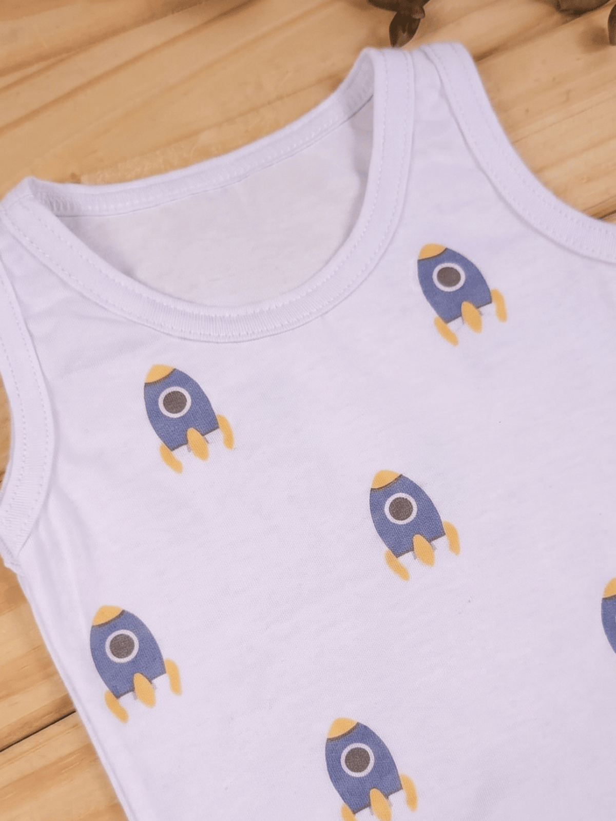 Conjunto Bebê Menino Foguete Body Regata Cavada e Short Azul 100% Algodão