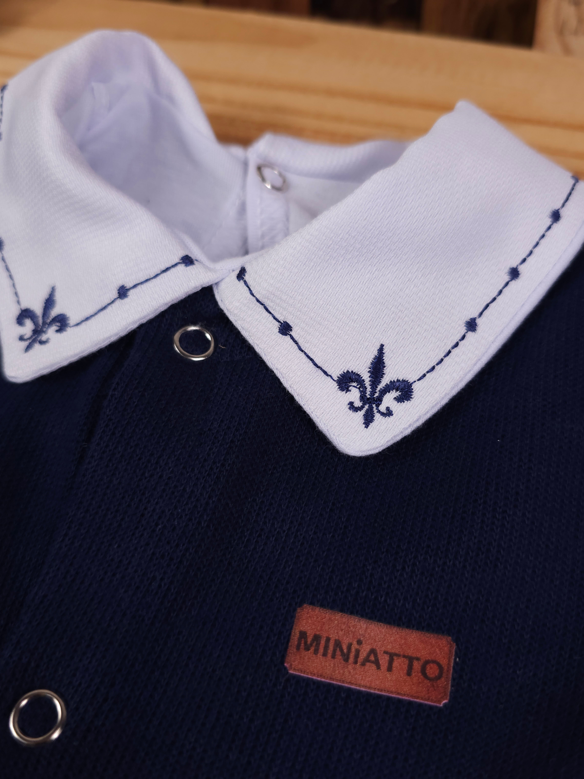 Kit Saída de Maternidade Macacão Tricotil + Body Gola e Punho Bordado