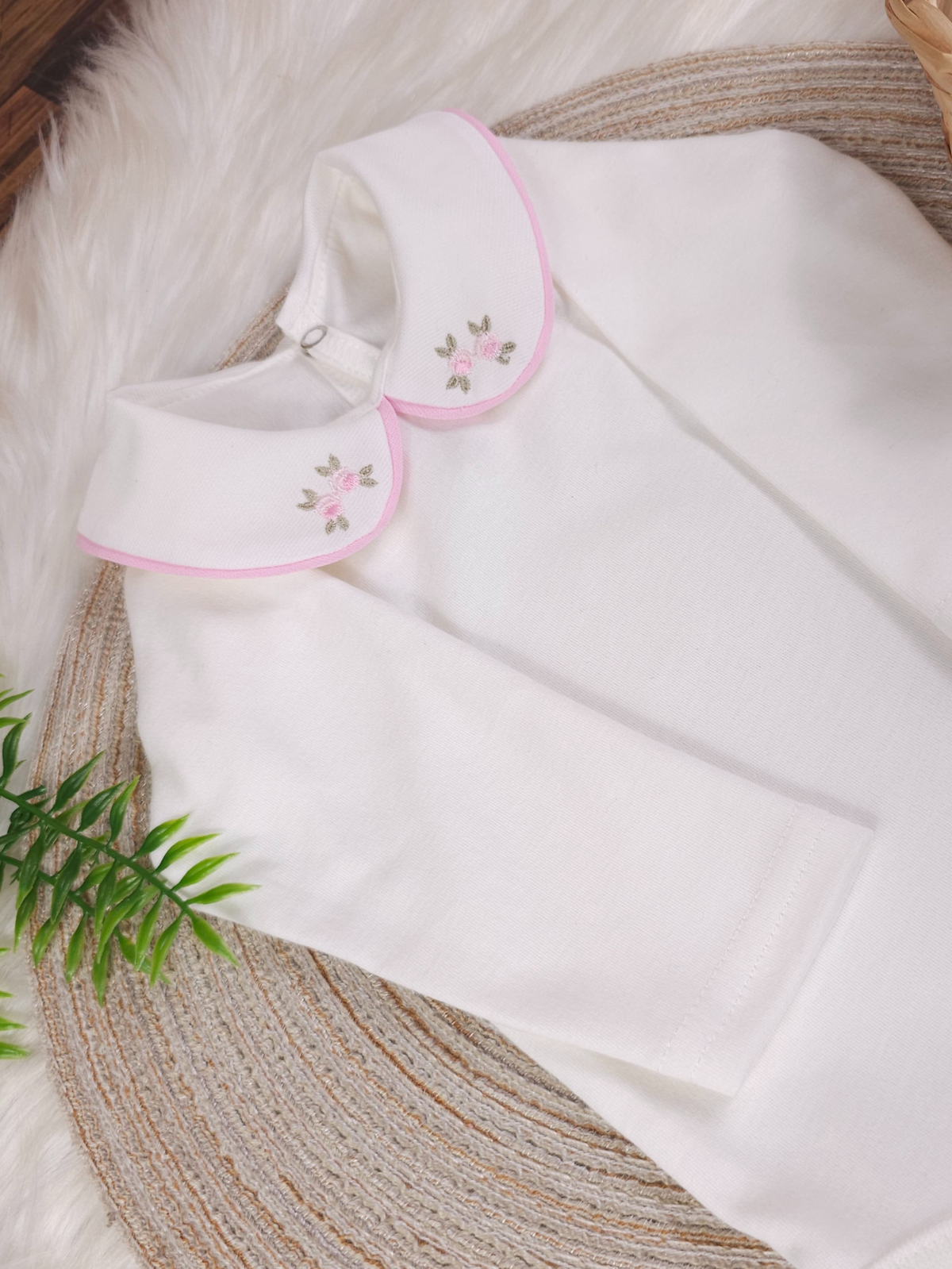 Body Bebê Menina Algodão – Gola Bordada Rococó – Maternidade