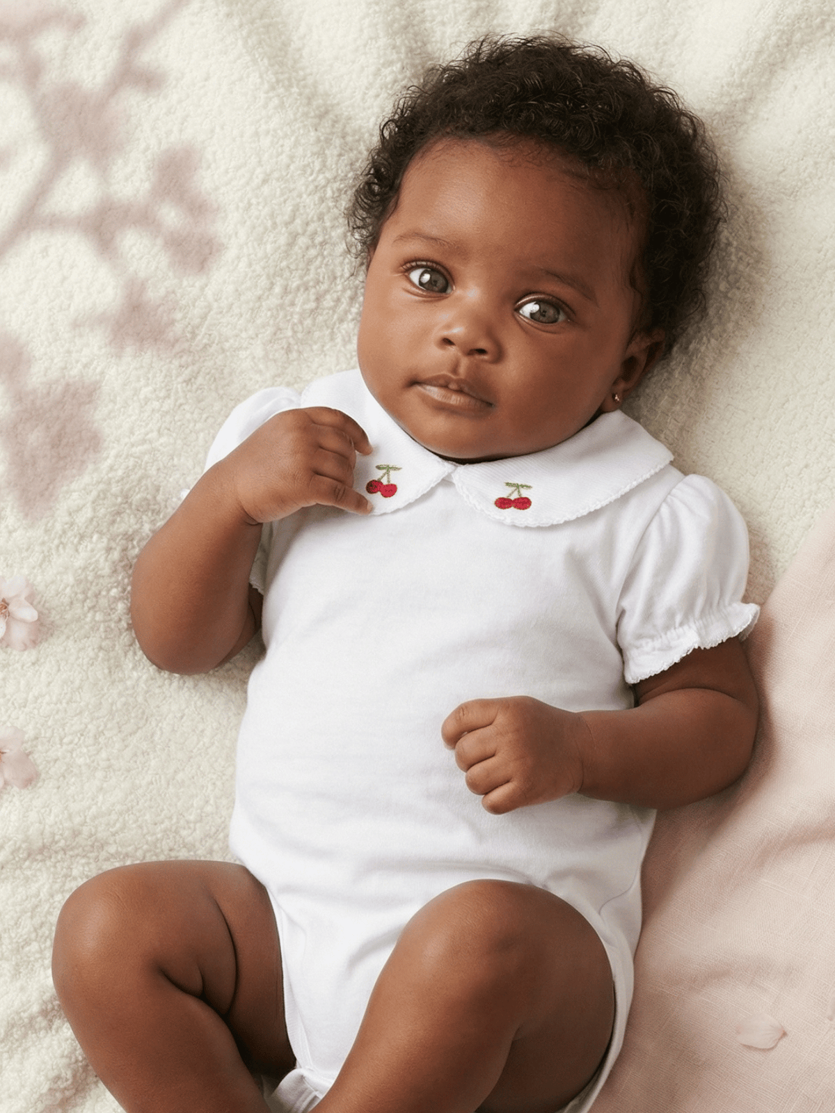 Body Bebê Menina Branco com Gola Cereja Delicado Manga Curta 100% Algodão