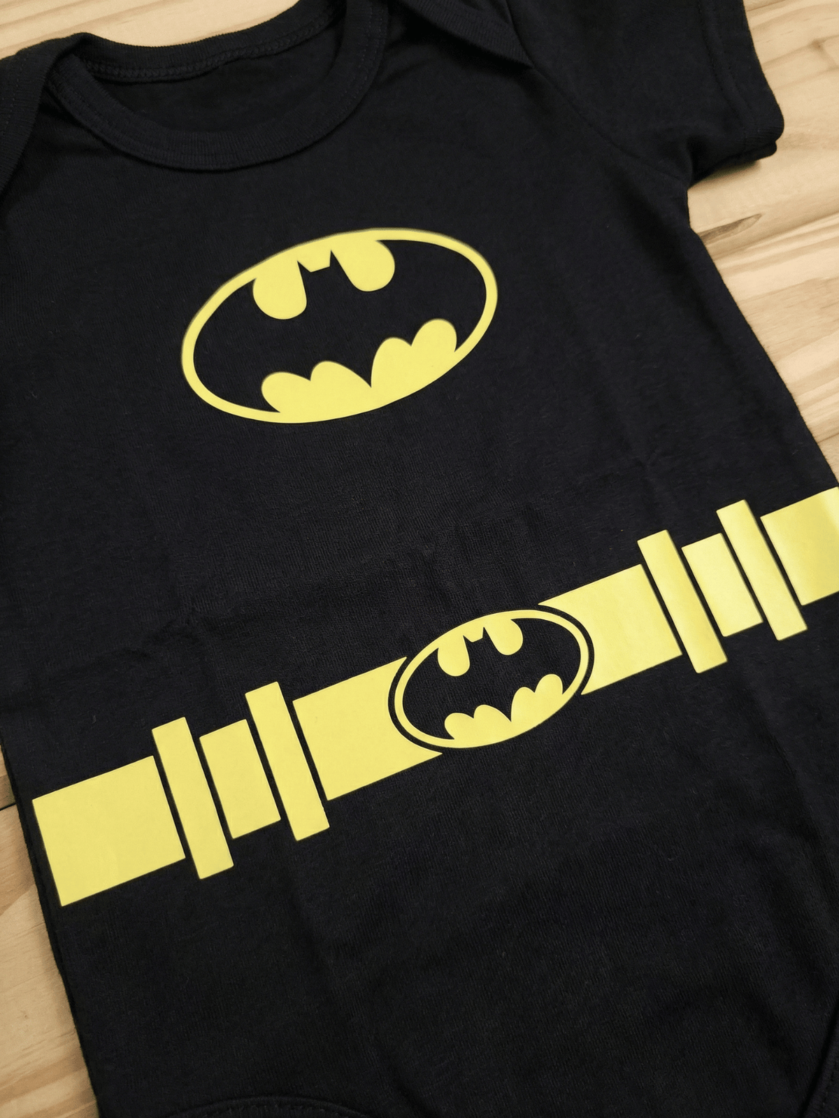 Body Bebê Menino Batman 100% Algodão Preto Manga Curta Mesversário