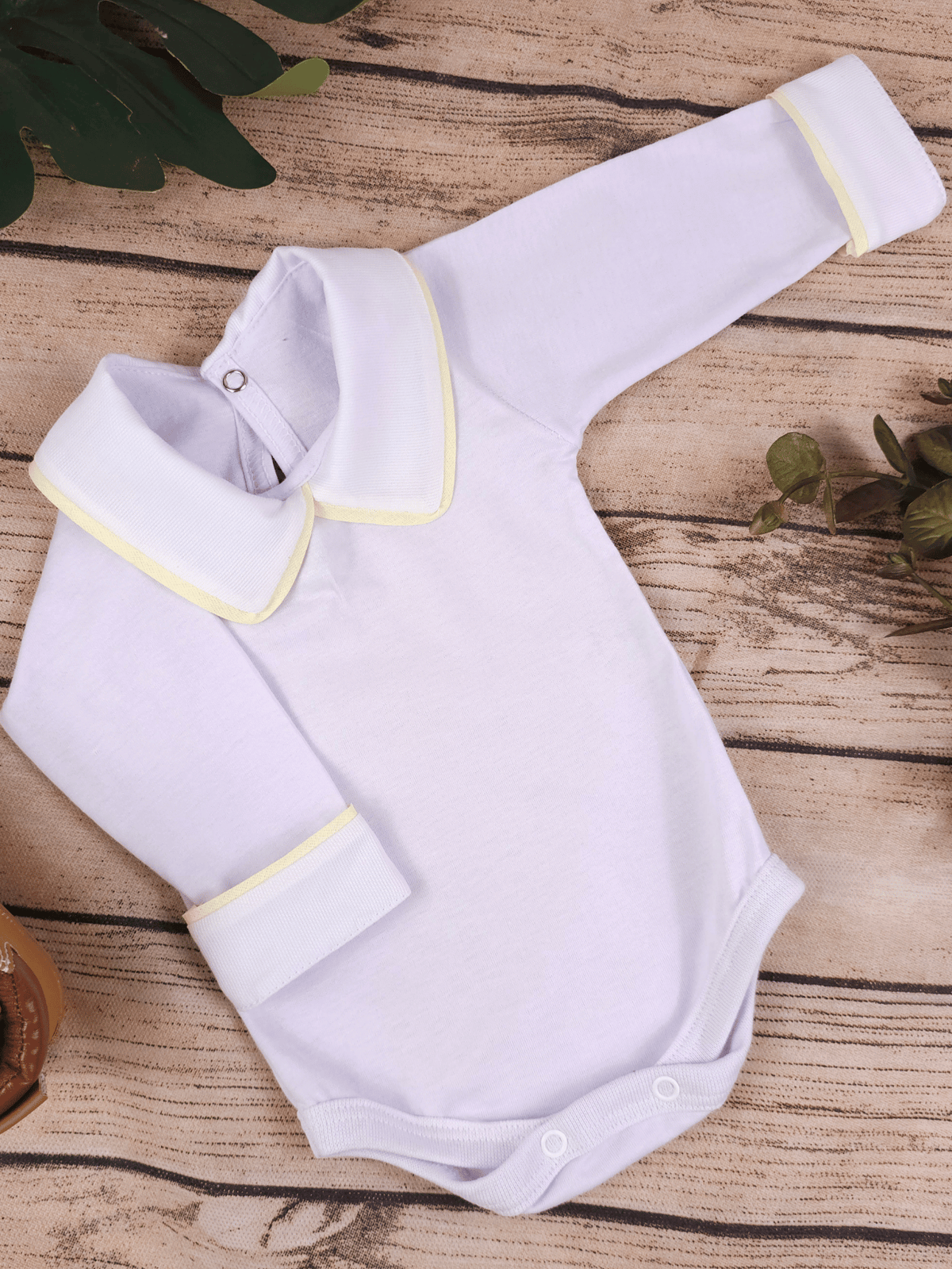 Body Bebê Menino Branco com Gola Polo Vivo Amarelo Manga Longa 100% Algodão