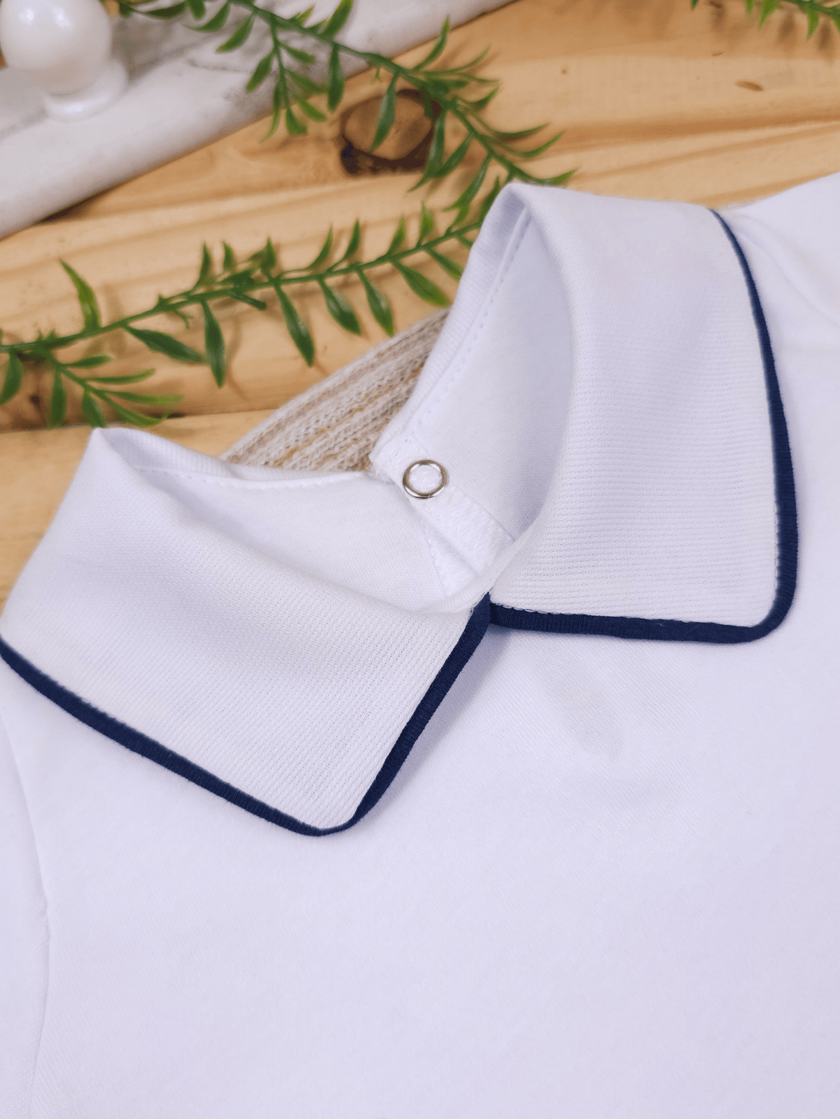 Body Bebê Menino Branco com Gola Polo Vivo Marinho Manga Curta 100% Algodão