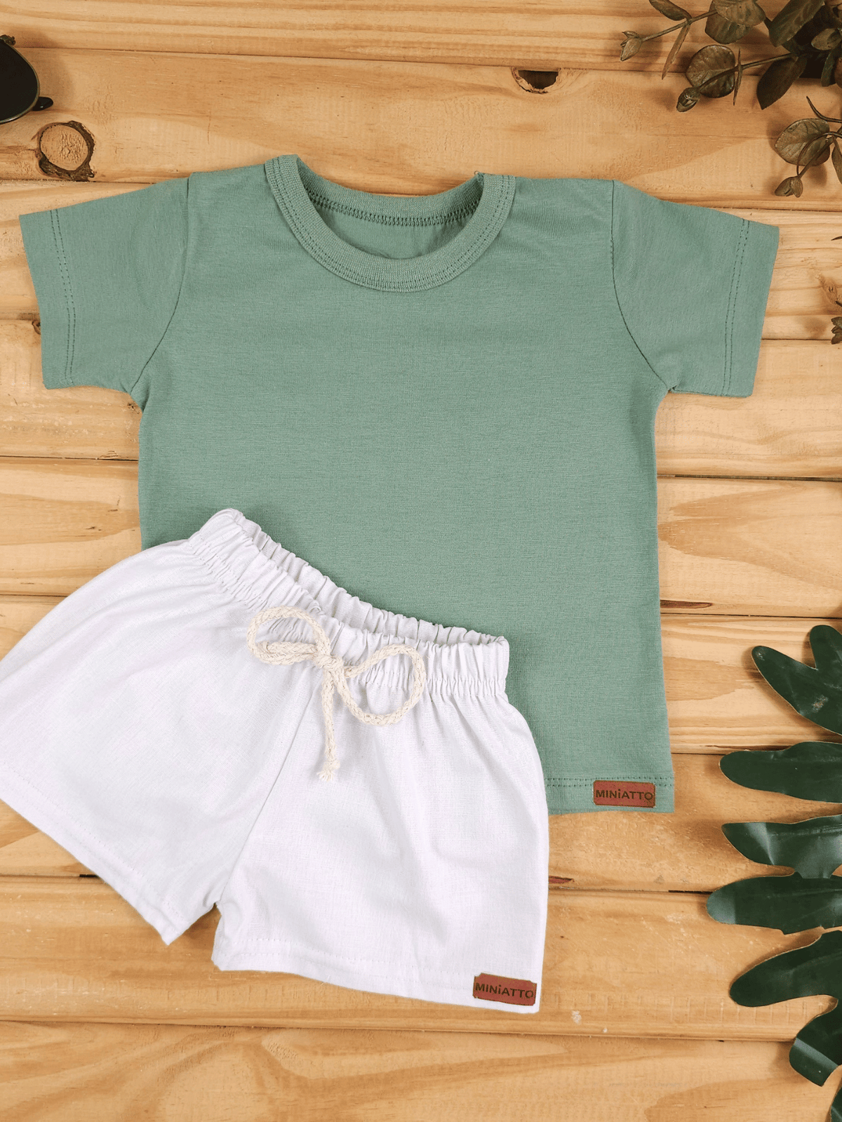 Conjunto Bebê Menino Verão Camiseta Algodão 100% + Short Linho Pistache/Branco (0-4)