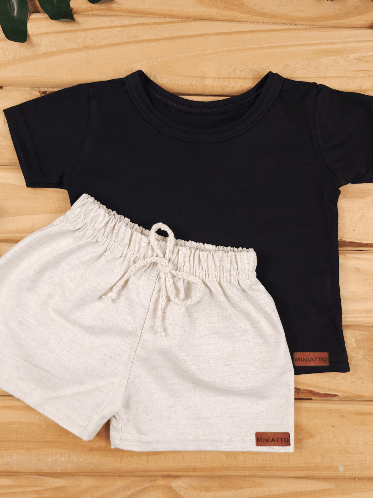 Conjunto Bebê Menino Verão Camiseta Algodão 100% + Short Linho Preto/Off-White(0-4)