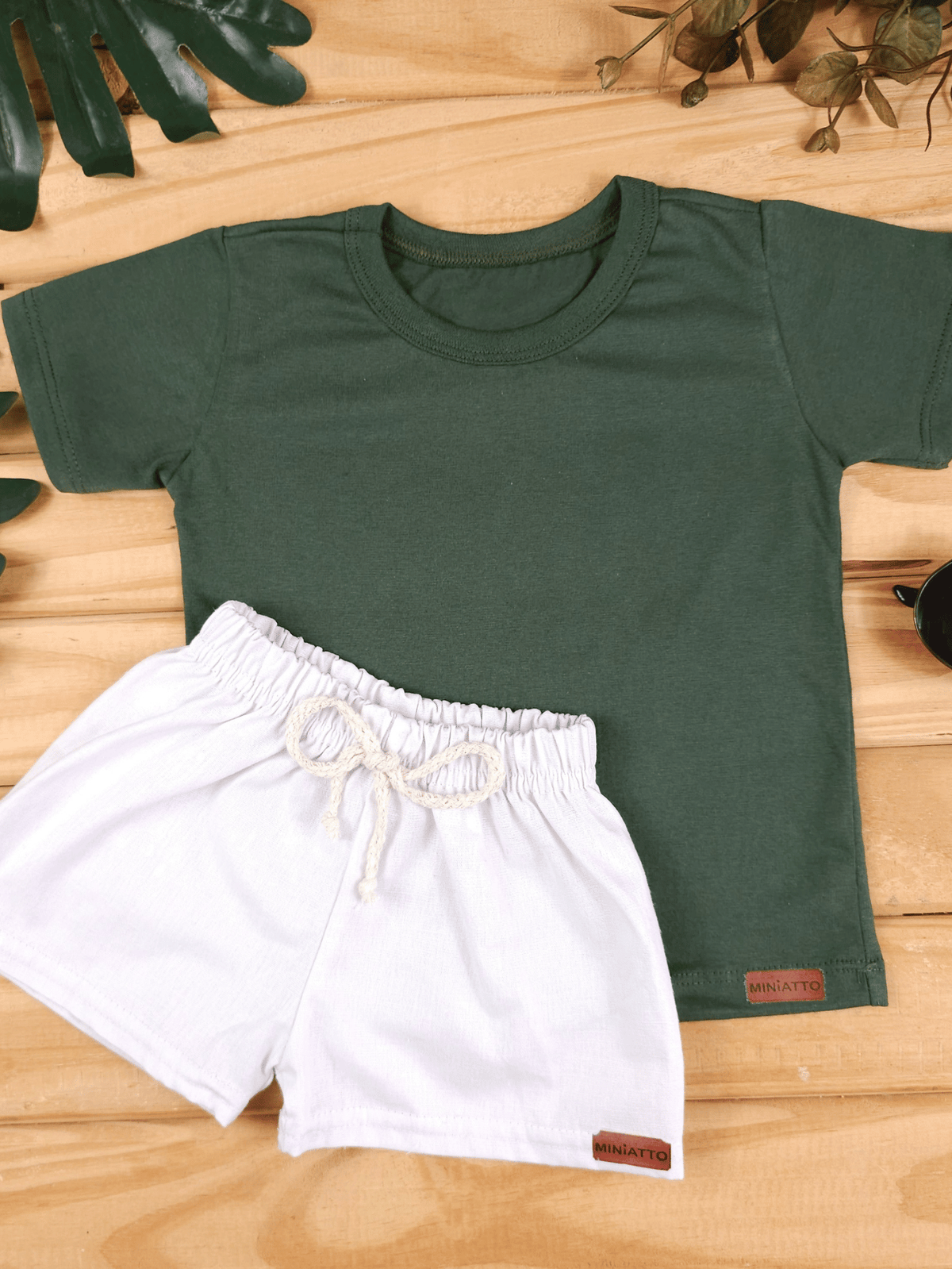 Conjunto Bebê Menino Verão Camiseta Algodão 100% + Short Linho Verde Militar/Branco (0-4)
