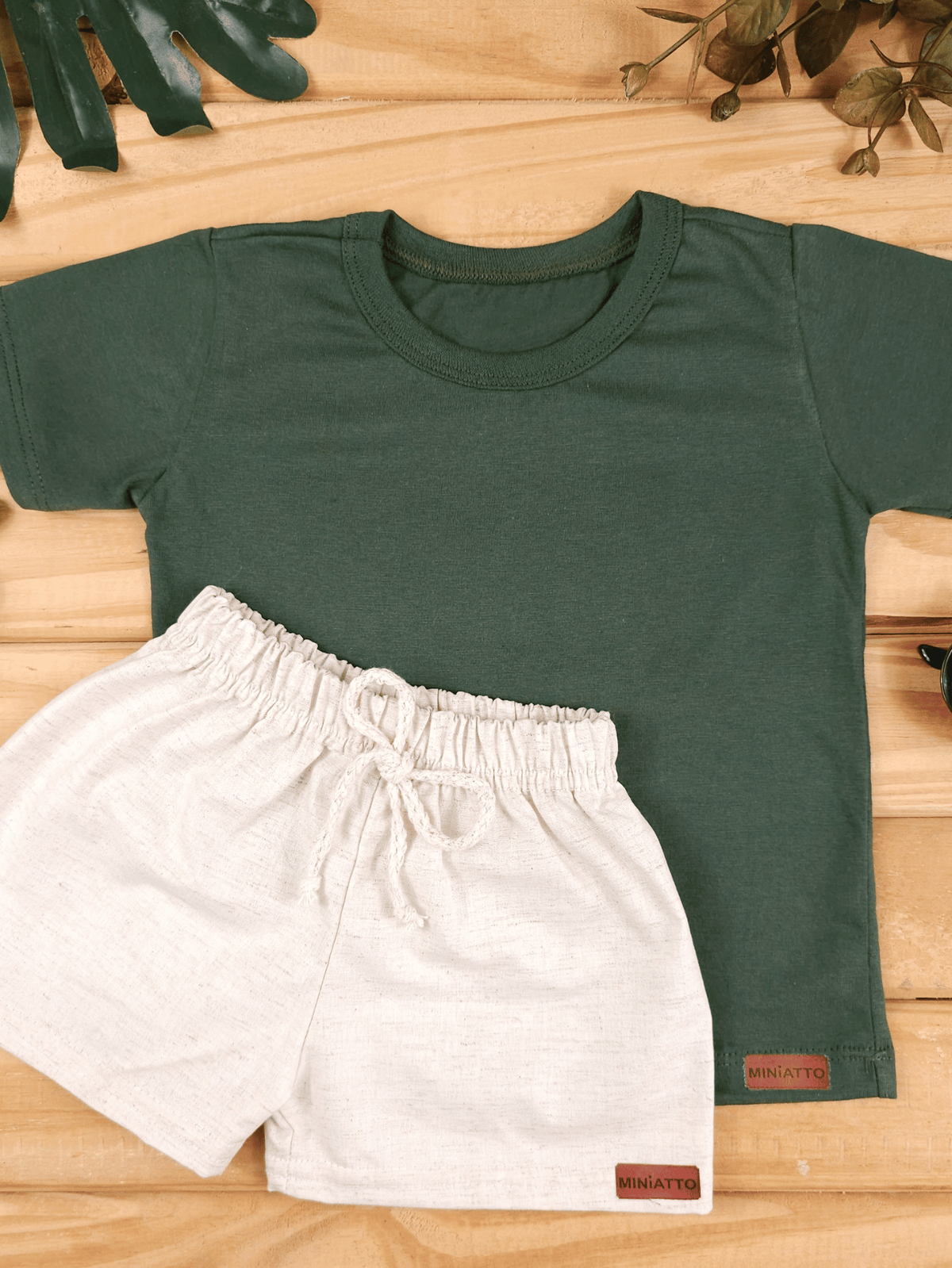 Conjunto Bebê Menino Verão Camiseta Algodão 100% + Short Linho Verde Militar/Off-White (0-4)
