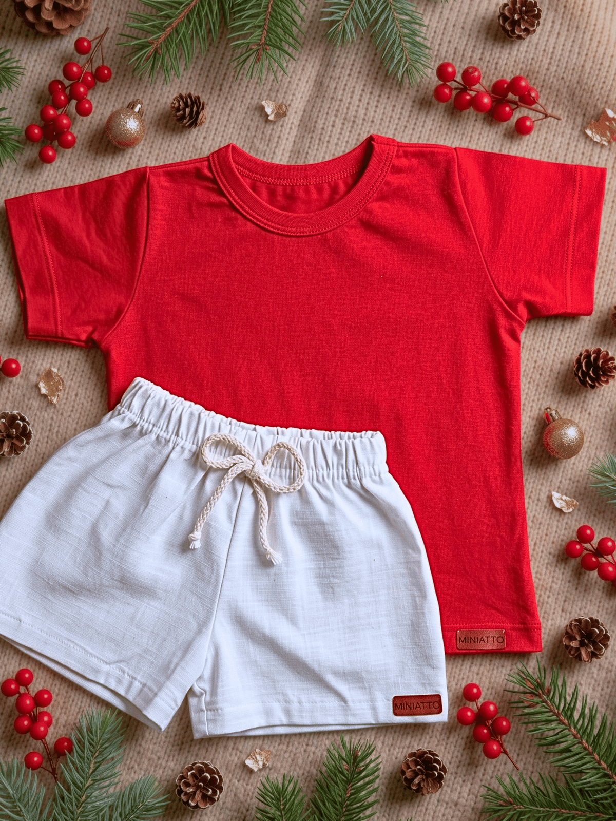 Conjunto Bebê Menino Natal Camiseta Vermelha de Algodão e Short de Linho Branco