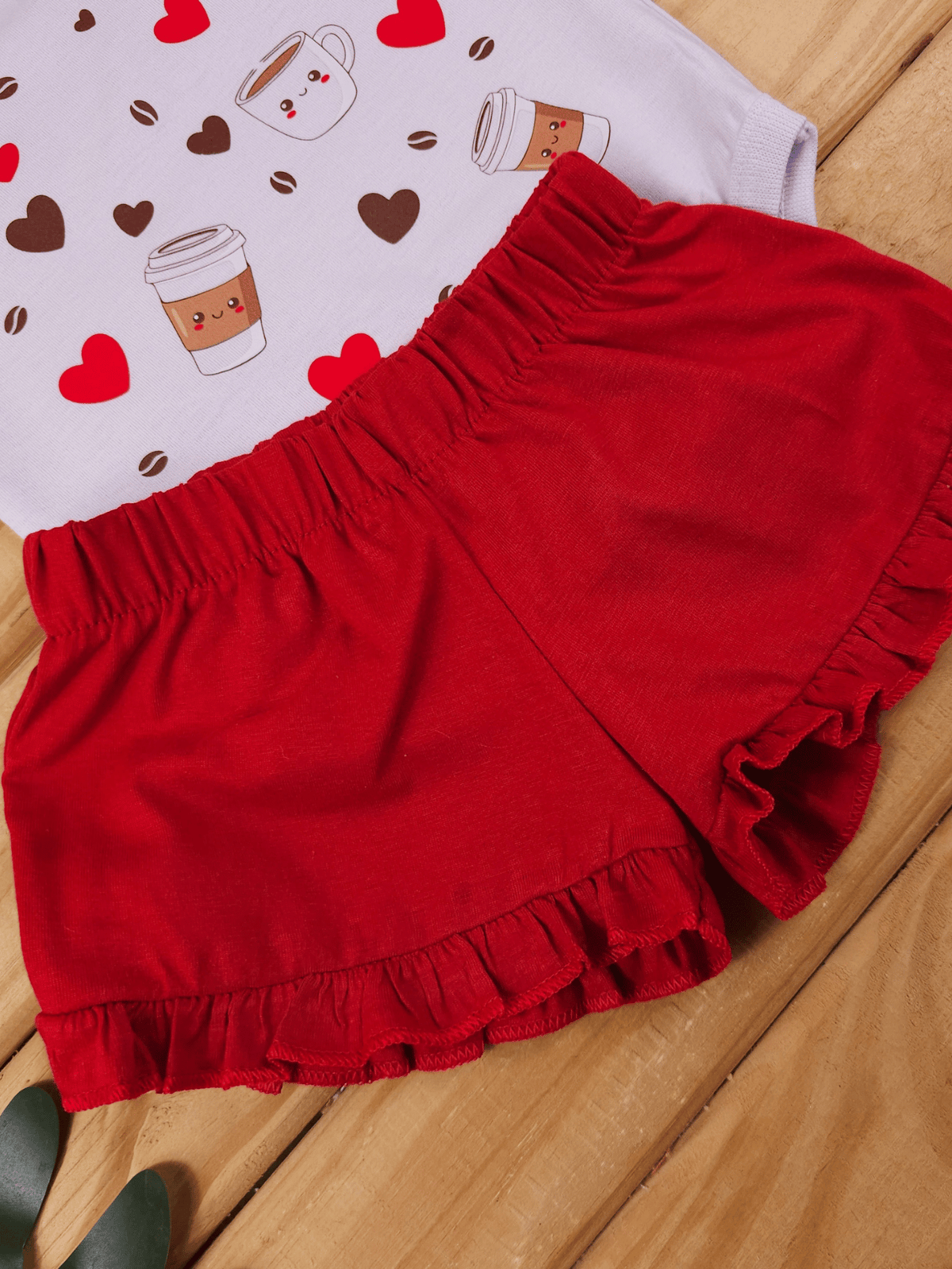 Conjunto Bebê Menina Mêsversário Body de Alcinha Estampa Café e Short Babadinho Vermelho