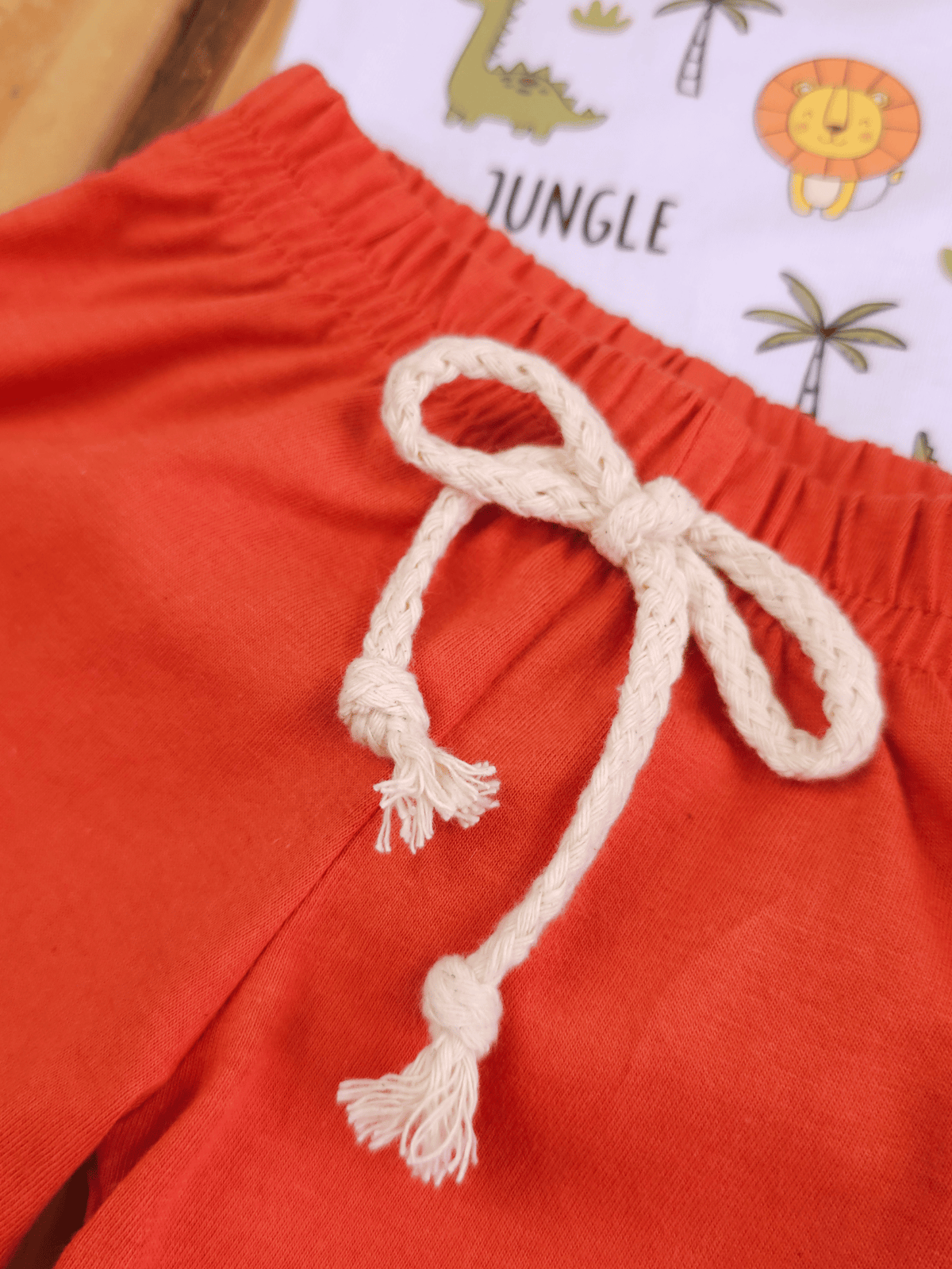 Conjunto Infantil Bebê Menino Body Estampado Selva e Short de Malha