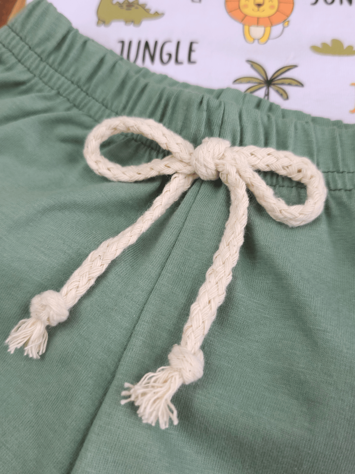 Conjunto Infantil Bebê Menino Body Estampado Selva e Short de Malha