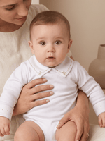 Body Bebê Menino Saída de Maternidade Bordado Flor-de-lis Bege