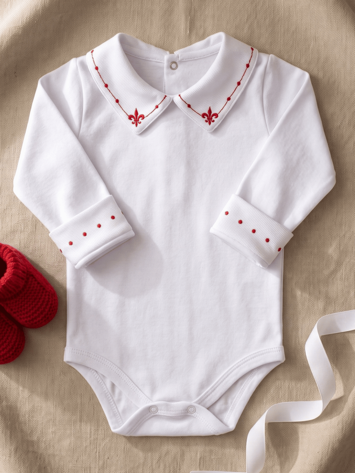 Body Bebê Menino Saída de Maternidade Bordado Flor-de-lis Vermelho