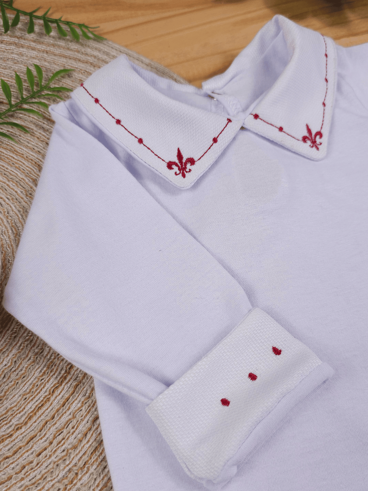 Body Bebê Menino Saída de Maternidade Bordado Flor-de-lis Vermelho